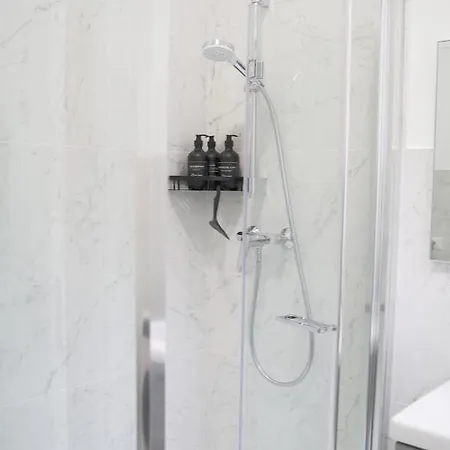 Casa Anna - Spacious In Center And Porta Nuova Station *