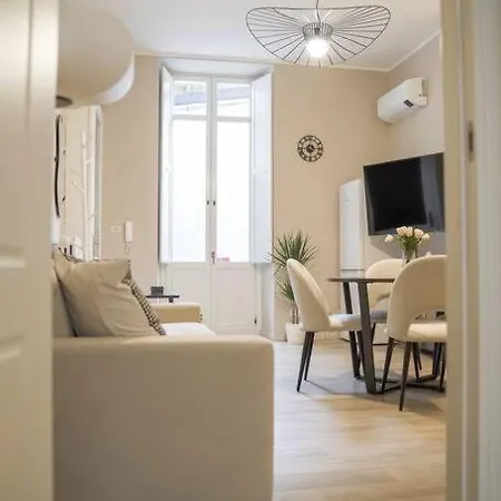 Casa Anna - Spacious In Center And Porta Nuova Station Apartment Turin