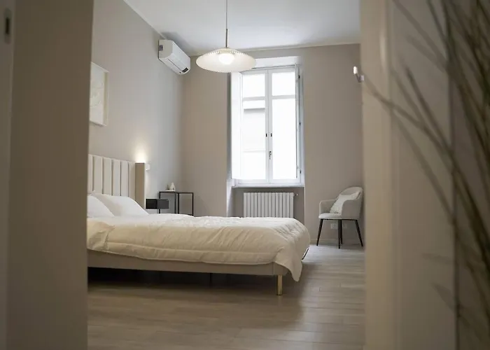 Casa Anna - Spacious In Center And Porta Nuova Station Apartment *