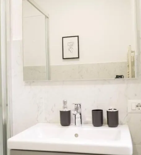 Apartment Casa Anna - Spacious In Center And Porta Nuova Station *
