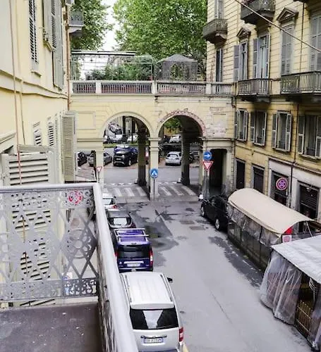 Casa Anna - Spacious In Center And Porta Nuova Station *