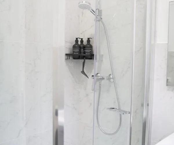 Casa Anna - Spacious In Center And Porta Nuova Station *